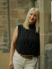 Louise Fernando's avatar
