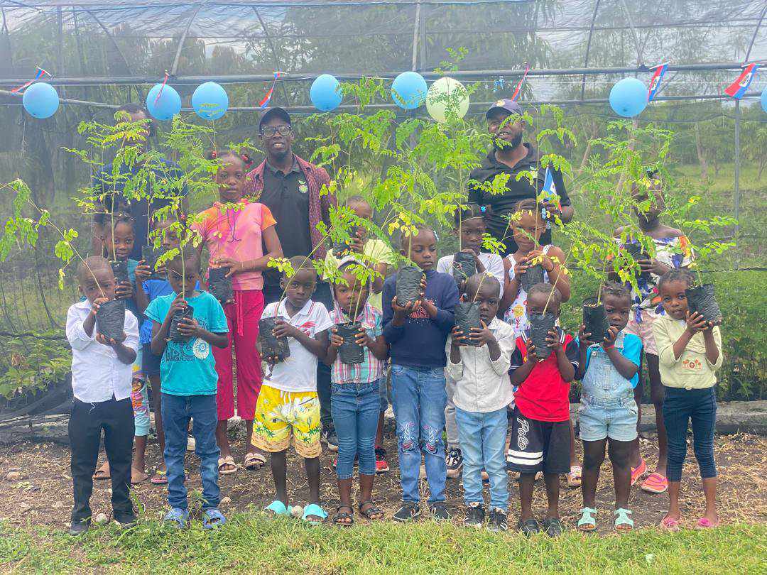 Children with moringa seedlings in Les Cayes, Haiti