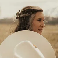 Emily Petrie's avatar
